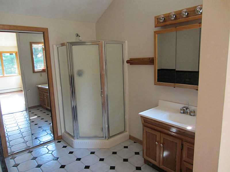 116 Clarke Road Hope, RI 02831 - Photo 24 of 25 Master Bath/Spa.
