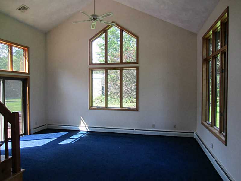 116 Clarke Road Hope, RI 02831 - Photo 10 of 25 Living Room.