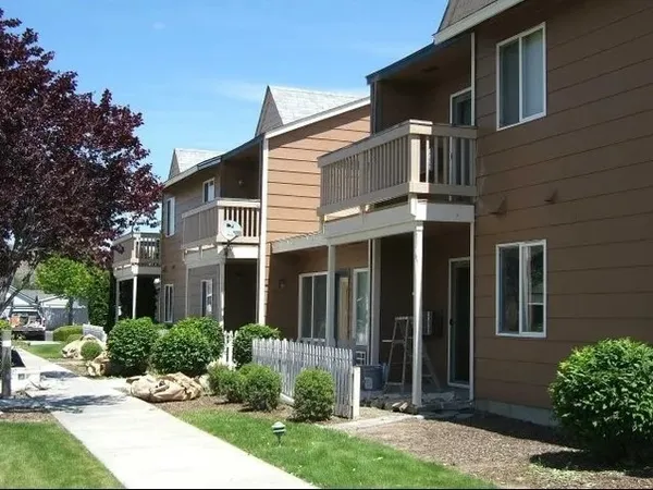 $1,051 | 703 Quince Street, Unit 50, Omak, WA 98841