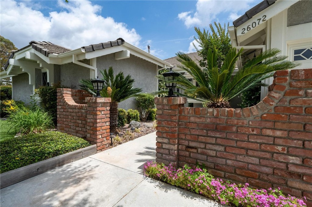 26072 Charing Cross Road Valencia, CA 91355 - Photo 11 of 105