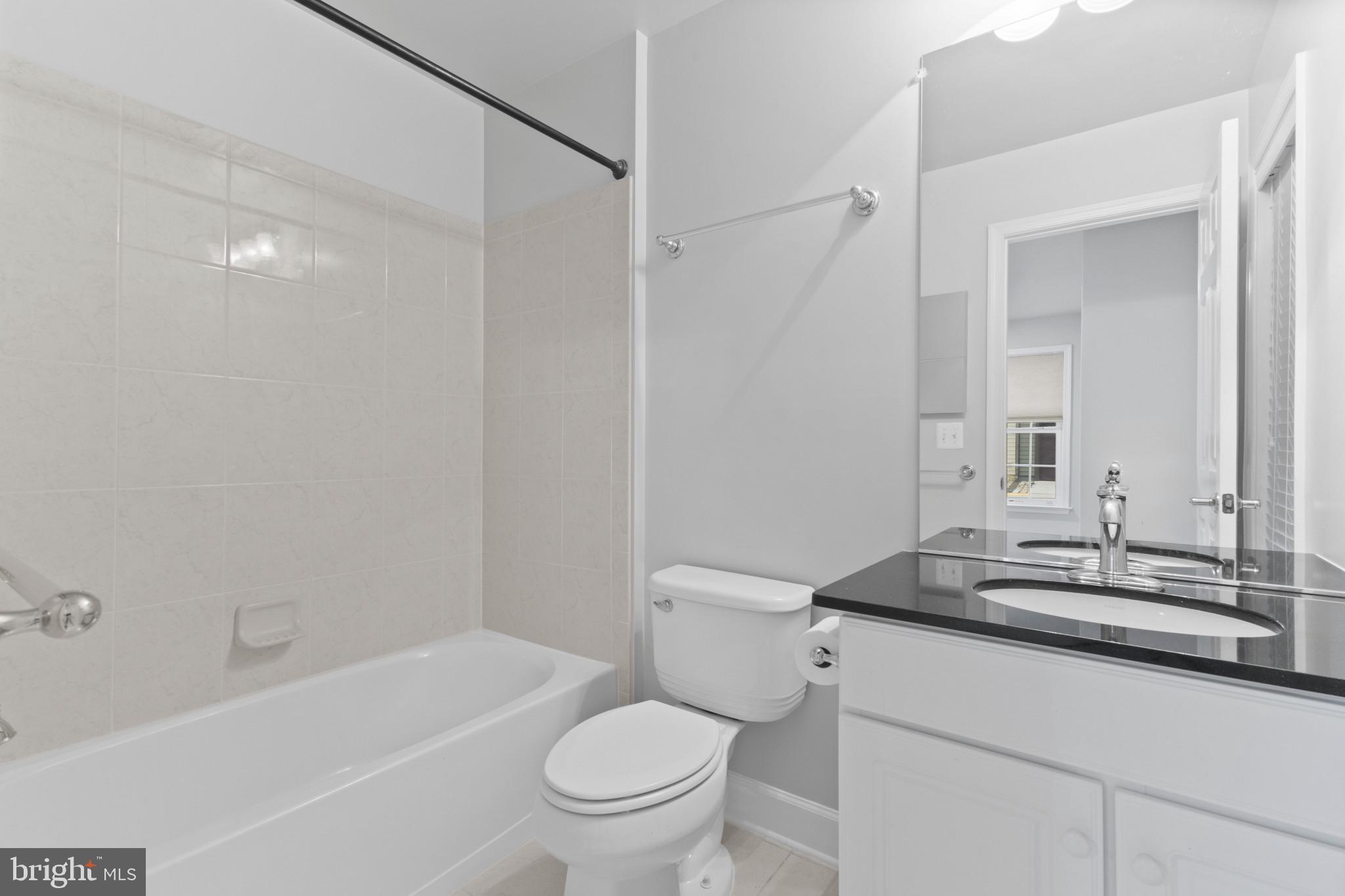 573 Dandelion Terrace Southeast Leesburg, VA 20175 - Photo 25 of 31 a bathroom with a sink a toilet and a bathtub