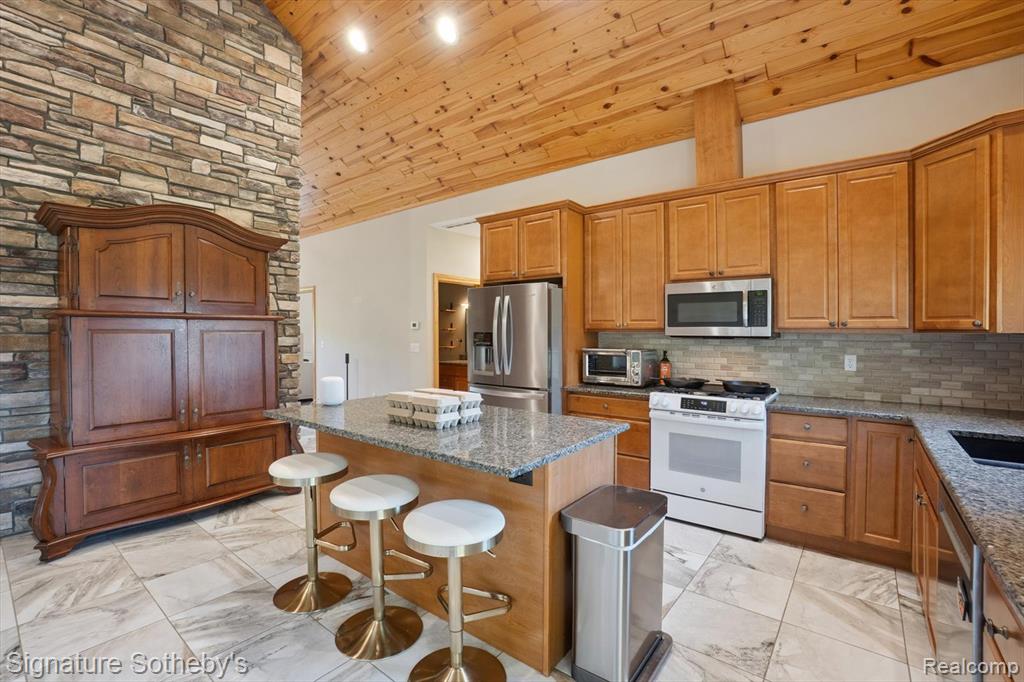 6300 Hazard Road Fenton, MI 48430 - Photo 16 of 60