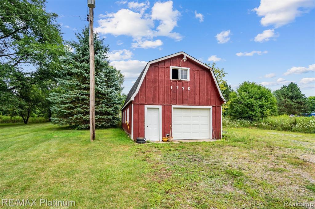 1795 Peavy Road Howell, MI 48843 - Photo 27 of 30