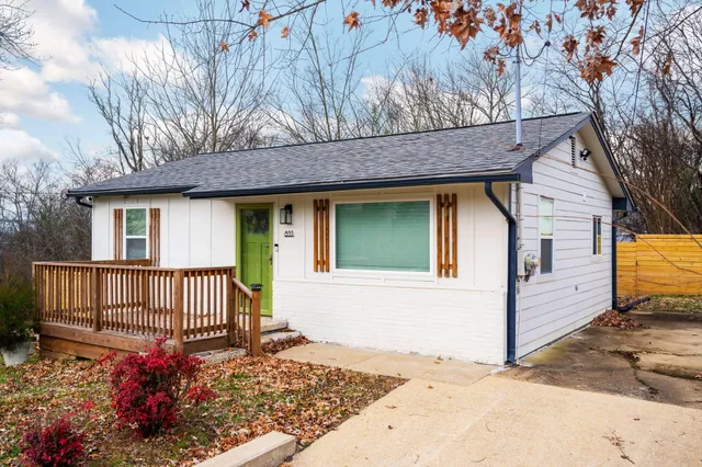 $1,500 | 855 North Chamberlain Avenue, Chattanooga, TN 37406