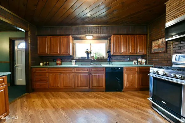 $2,975 | 467 County Road 75, Mechanicville, NY 12118