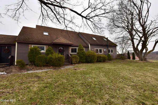 $2,975 | 467 County Road 75, Mechanicville, NY 12118