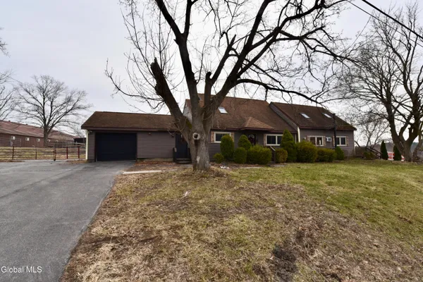 $2,975 | 467 County Road 75, Mechanicville, NY 12118