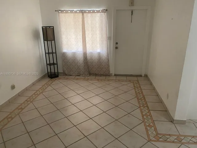 $1,600 | 400 Southeast 3rd Avenue, Unit 106, Hallandale Beach, FL 33009