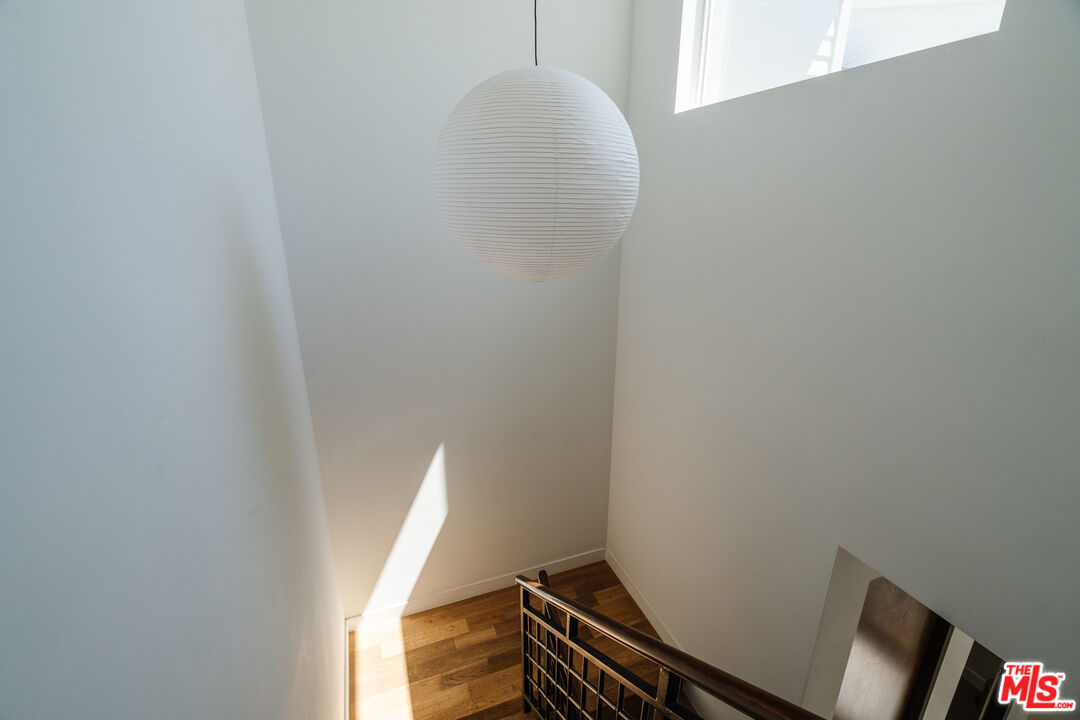 2437 Walnut Avenue Venice, CA 90291 - Photo 20 of 44 a close up of a wall