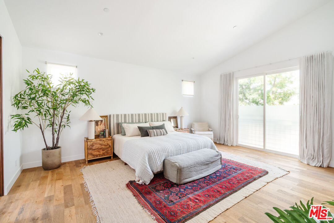 2437 Walnut Avenue Venice, CA 90291 - Photo 30 of 44 a bedroom with a large bed and a potted plant