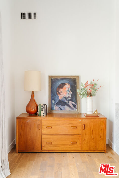 2437 Walnut Avenue Venice, CA 90291 - Photo 31 of 44 a view of front door