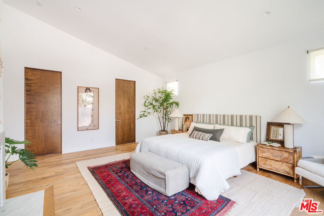 2437 Walnut Avenue Venice, CA 90291 - Photo 33 of 44 a bedroom with a large bed and a couch