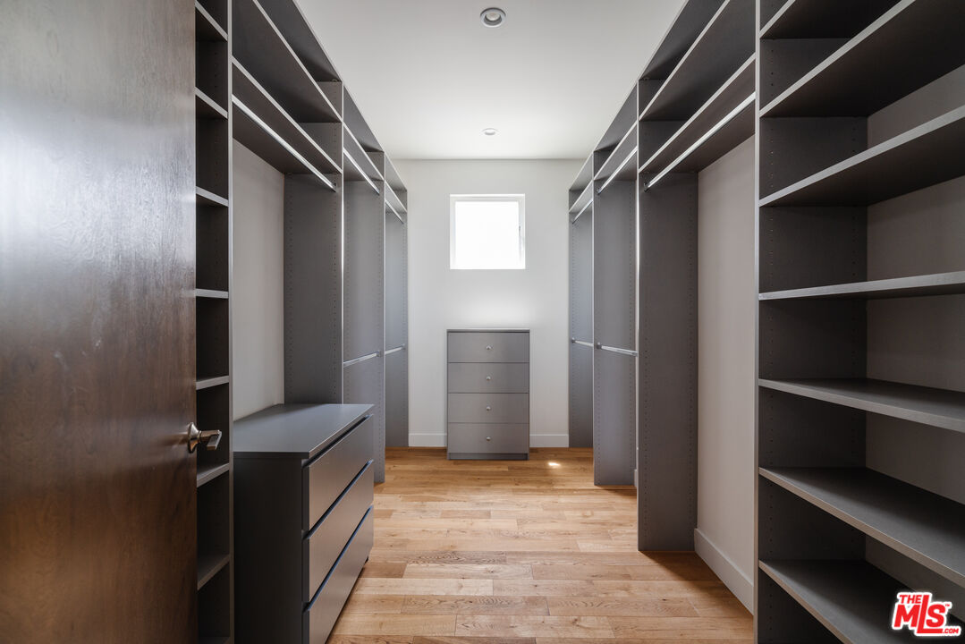 2437 Walnut Avenue Venice, CA 90291 - Photo 34 of 44 a view of hallway with cabinets