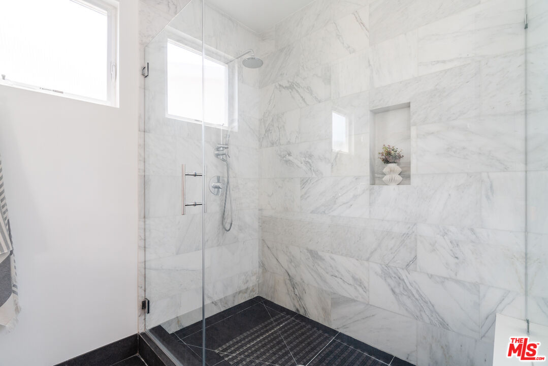 2437 Walnut Avenue Venice, CA 90291 - Photo 36 of 44 a bathroom with a shower