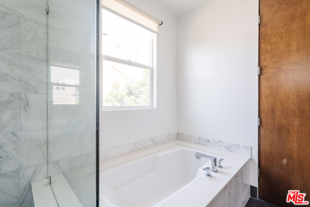 2437 Walnut Avenue Venice, CA 90291 - Photo 38 of 44 a bathroom with bathtub and a shower