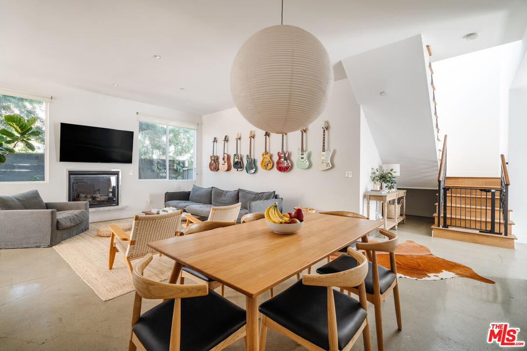 2437 Walnut Avenue Venice, CA 90291 - Photo 8 of 44 a view of a dining room with furniture