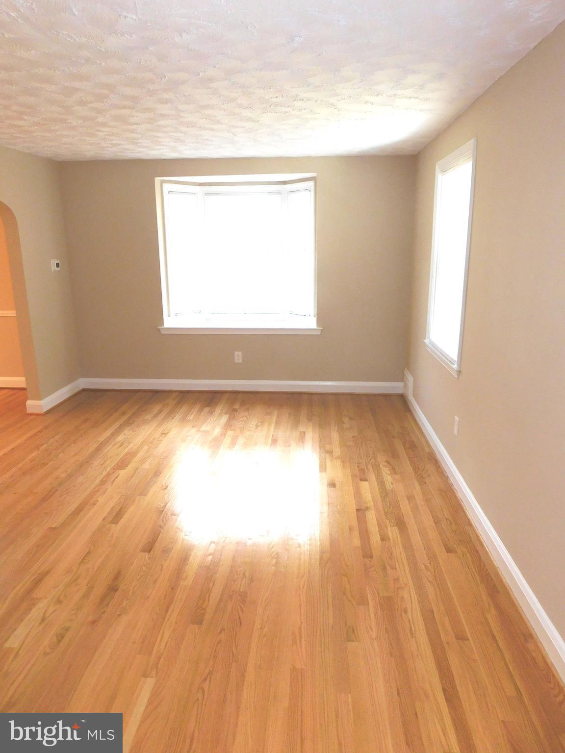 5610 Sagra Road Baltimore, MD 21239 - Photo 5 of 30 Living Room