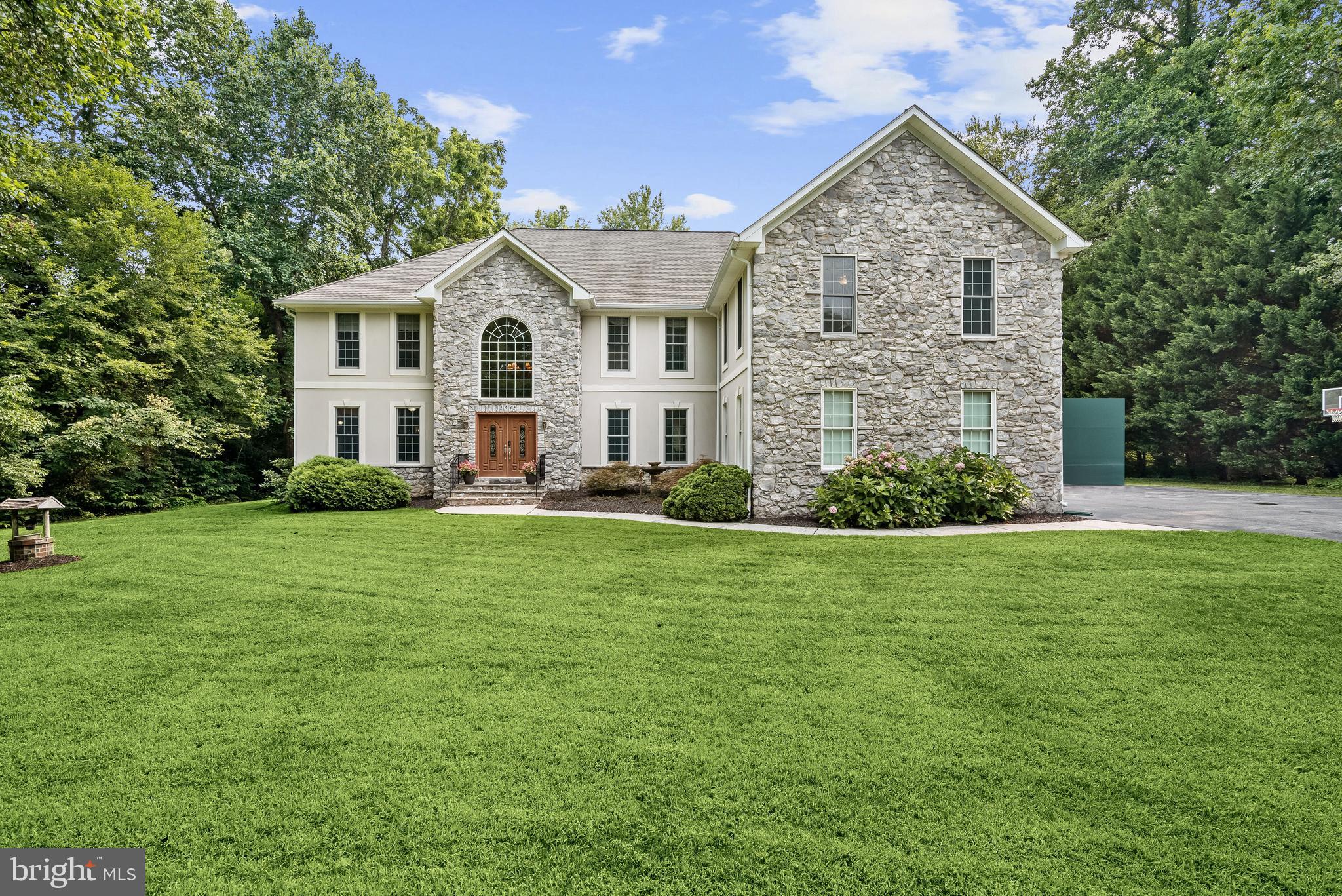 Welcome to 12042 Steven Lane!