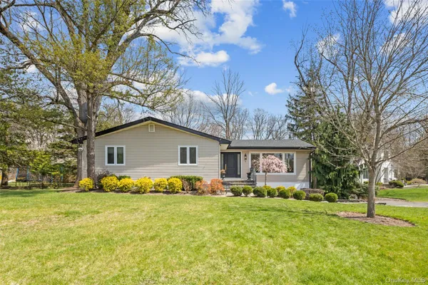 $1,300,000 | 5 Lynne Court, Suffern, NY 10901