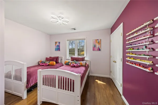 $1,300,000 | 5 Lynne Court, Suffern, NY 10901