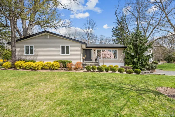 $1,300,000 | 5 Lynne Court, Suffern, NY 10901