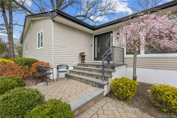 $1,300,000 | 5 Lynne Court, Suffern, NY 10901