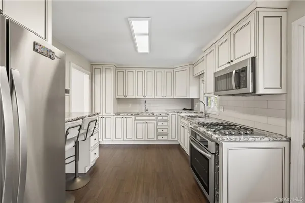 $1,300,000 | 5 Lynne Court, Suffern, NY 10901