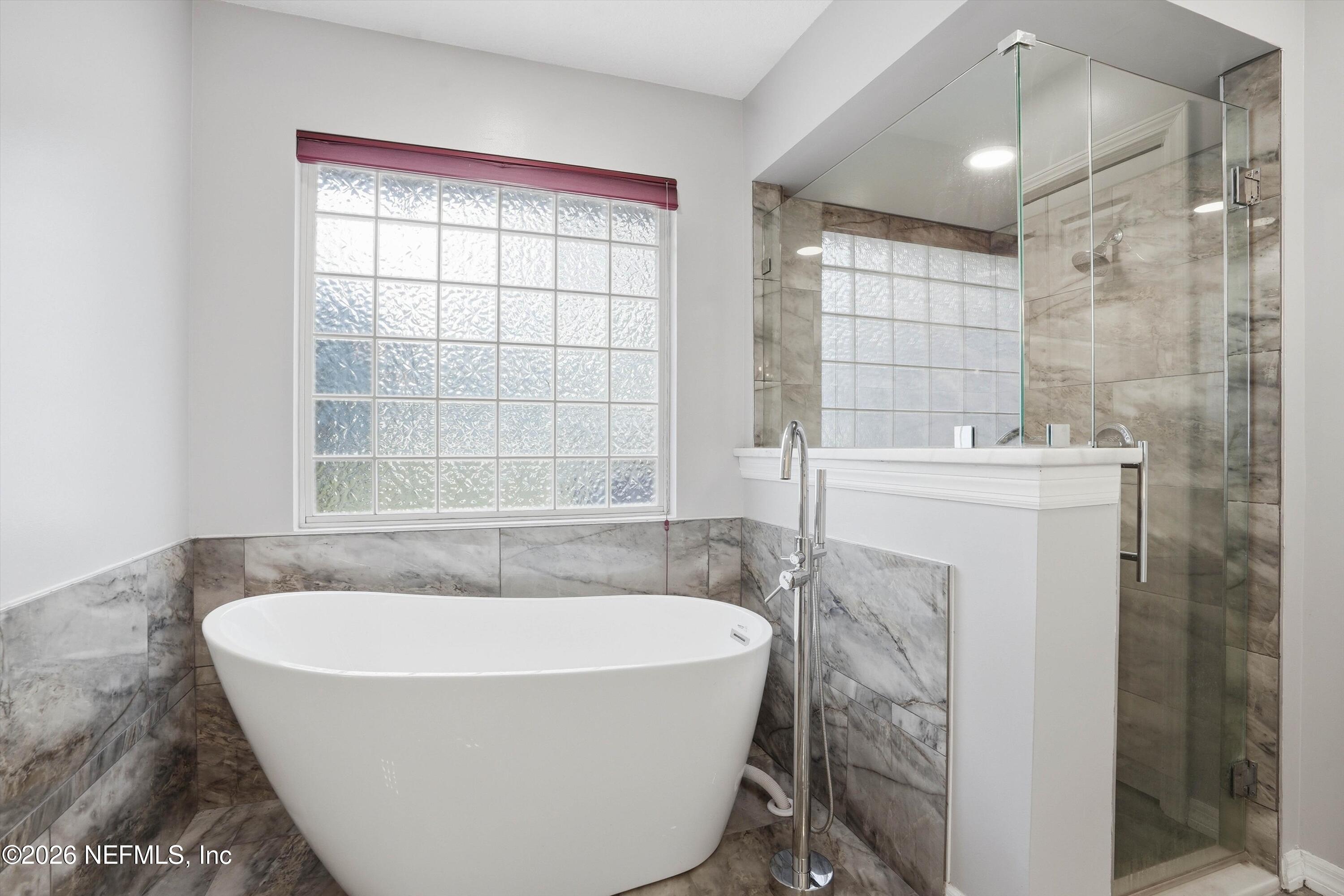 14520 Braddock Road Jacksonville, FL 32218 - Photo 20 of 35 Primary Bathroom