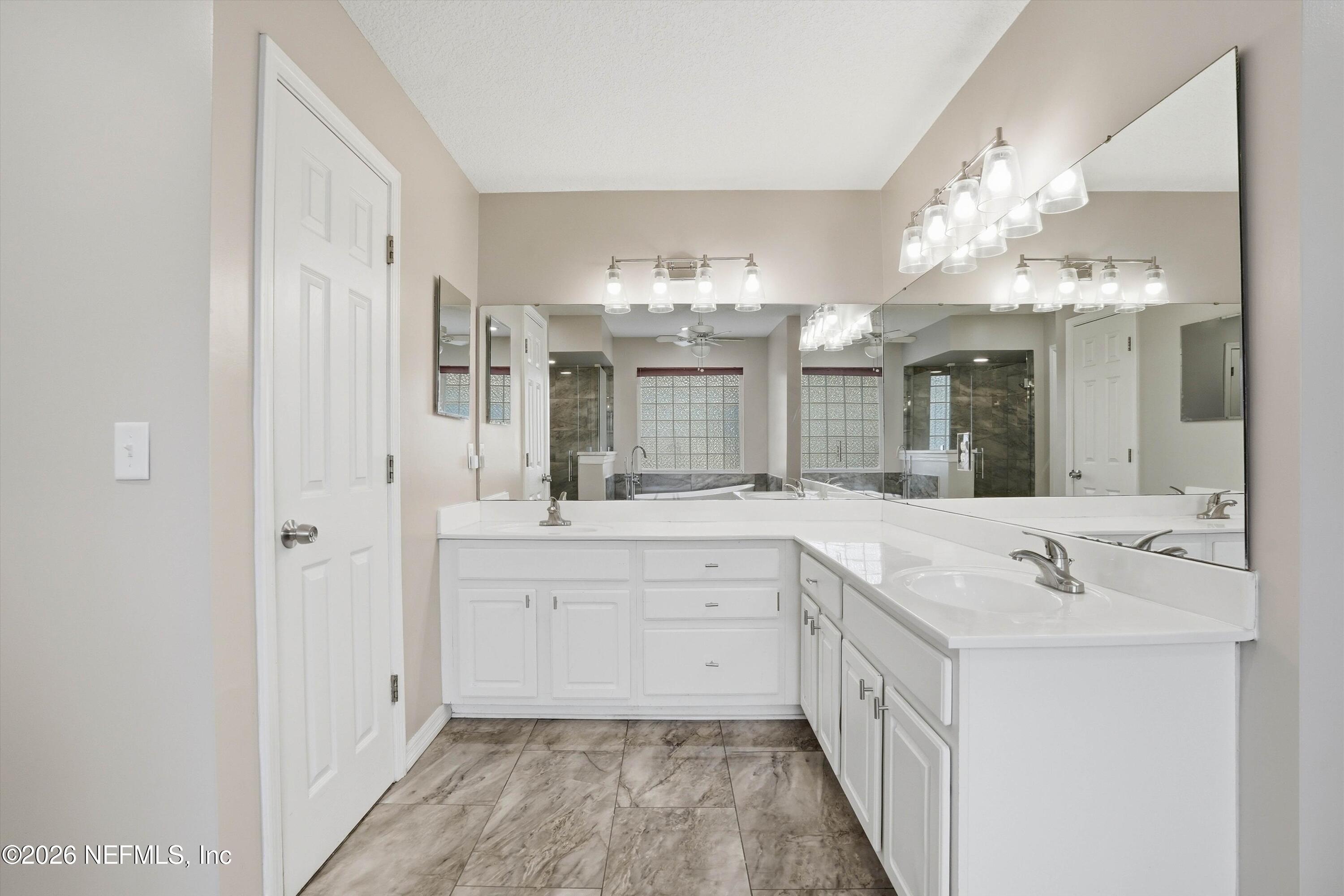 14520 Braddock Road Jacksonville, FL 32218 - Photo 21 of 35 Primary Bathroom