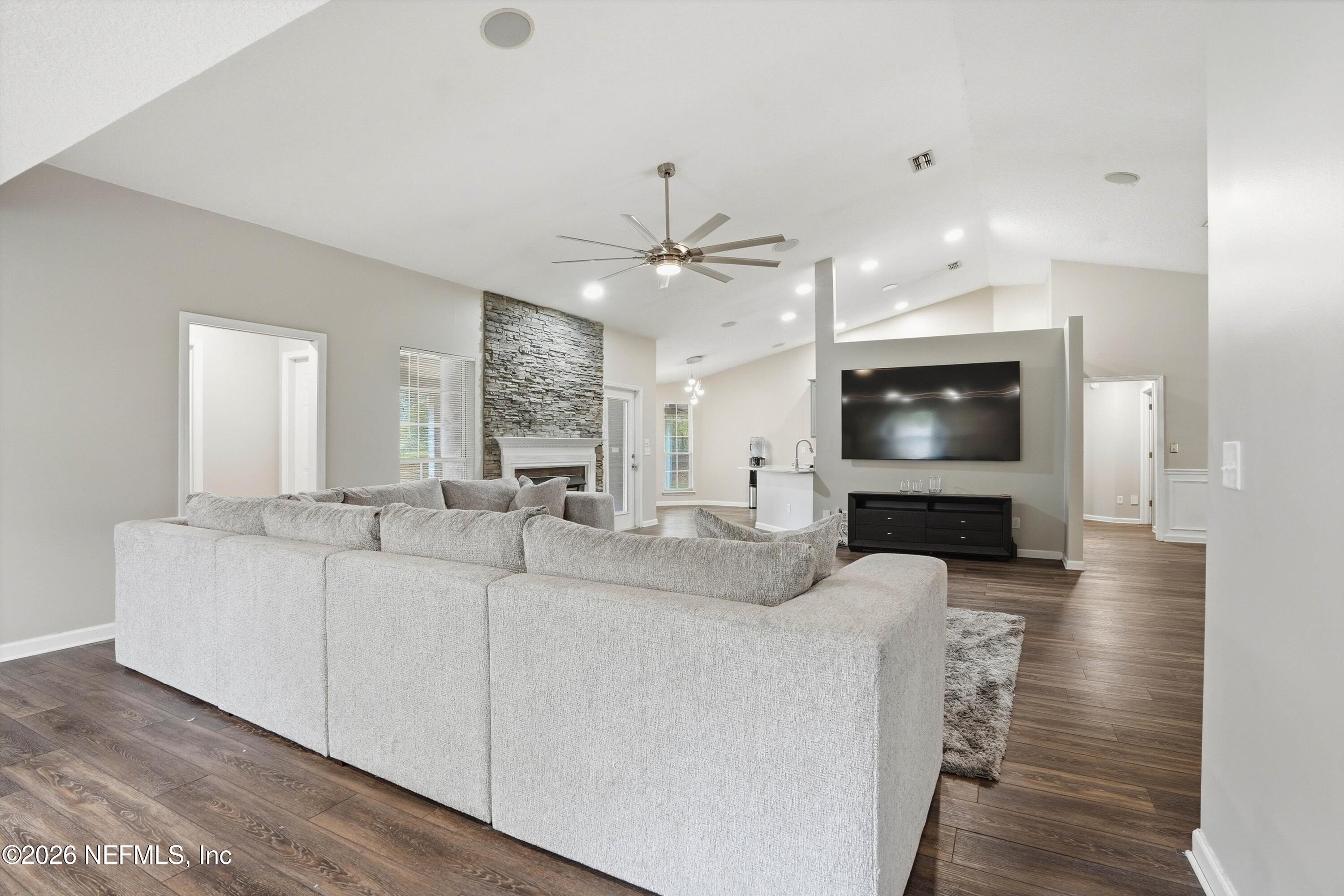 14520 Braddock Road Jacksonville, FL 32218 - Photo 10 of 35 Living Room