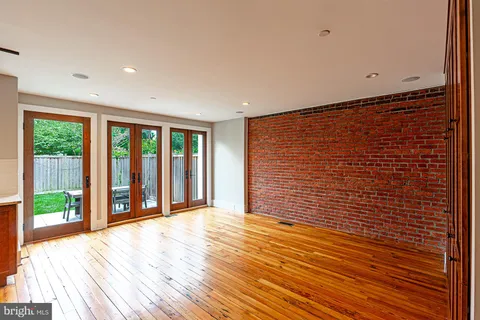 $7,995 | 325 D Street Southeast, Washington, DC 20003