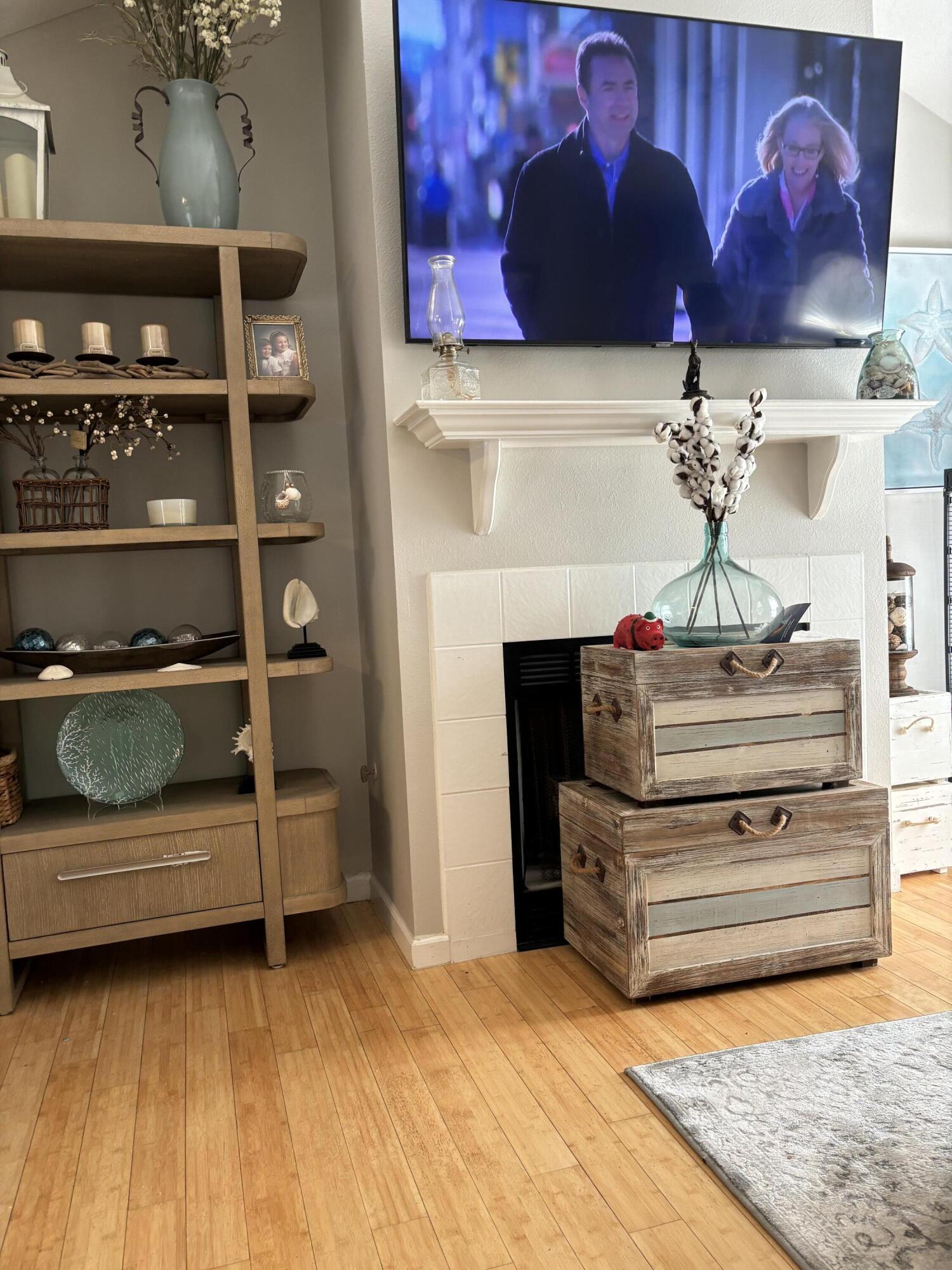 3863 Indian Trail, Unit 106 Destin, FL 32541 - Photo 8 of 22 a living room with furniture