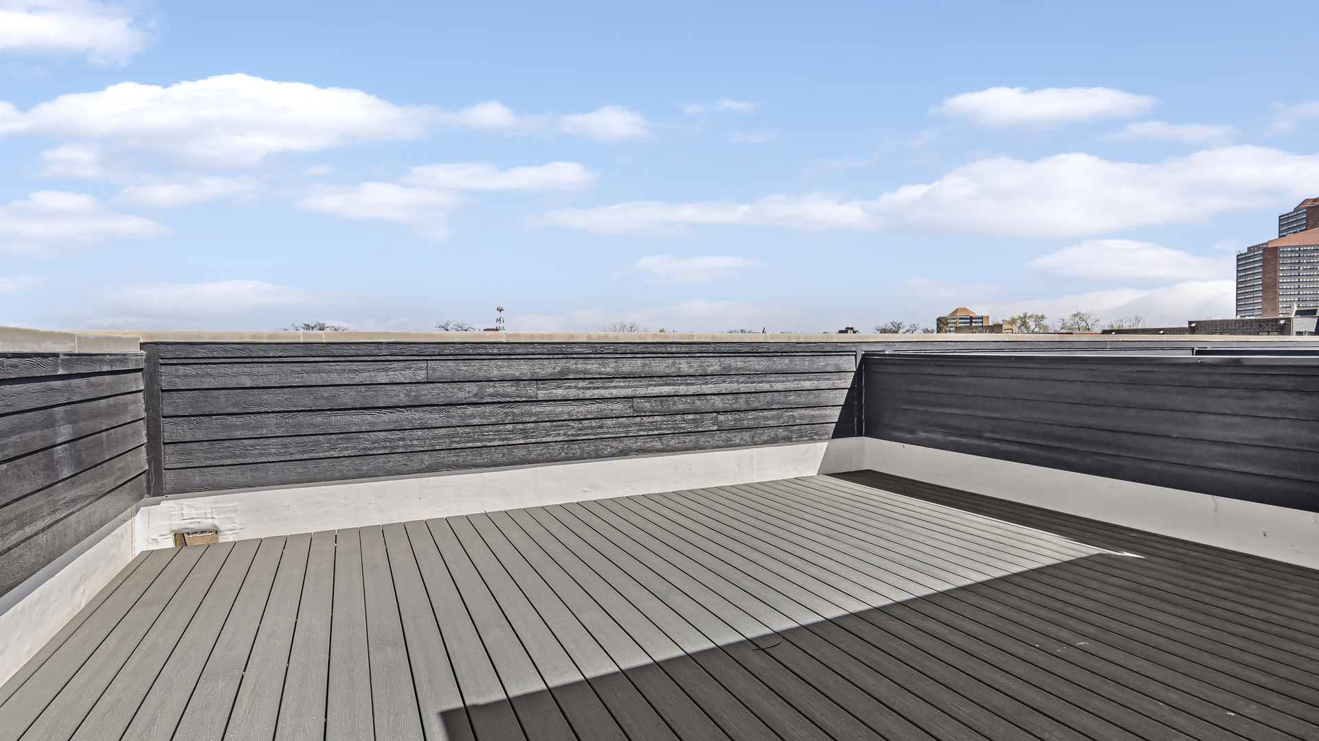 336 East Pershing Road Chicago, IL 60653 - Photo 36 of 44 a view of a terrace with sky view