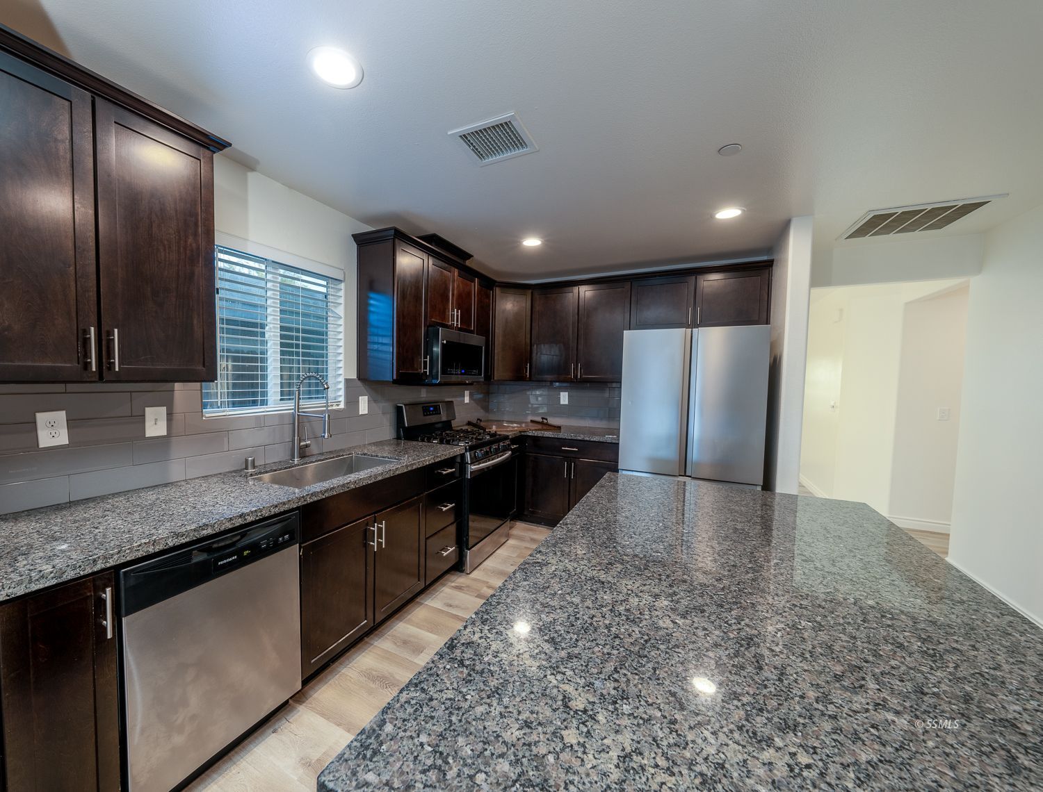 1112 Porter Street Ridgecrest, CA 93555 - Photo 9 of 48