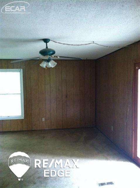 5472 East Coldwater Road Flint, MI 48506 - Photo 10 of 46 20440878-9.JPG