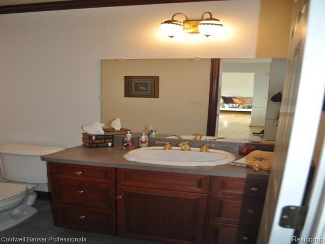 781 Lake Forest Road Rochester, MI 48309 - Photo 12 of 23 DSC_0029.JPG