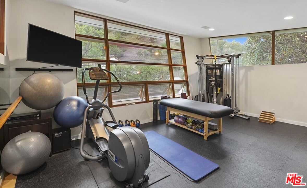 3600 Mandeville Canyon Road Los Angeles, CA 90049 - Photo 7 of 59
