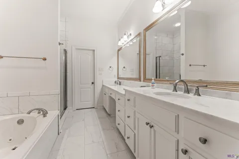 $637,700 | 6342 Riverbend Lakes Drive, Baton Rouge, LA 70820