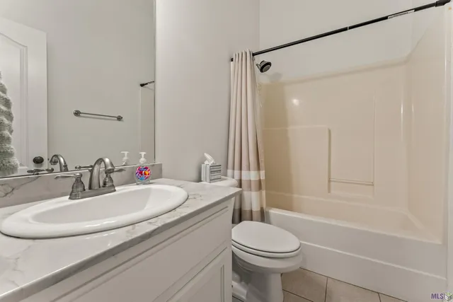 $649,700 | 6342 Riverbend Lakes Drive, Baton Rouge, LA 70820