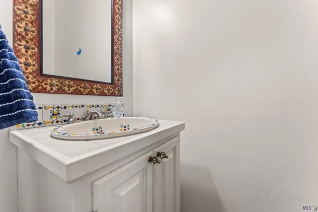 $649,700 | 6342 Riverbend Lakes Drive, Baton Rouge, LA 70820