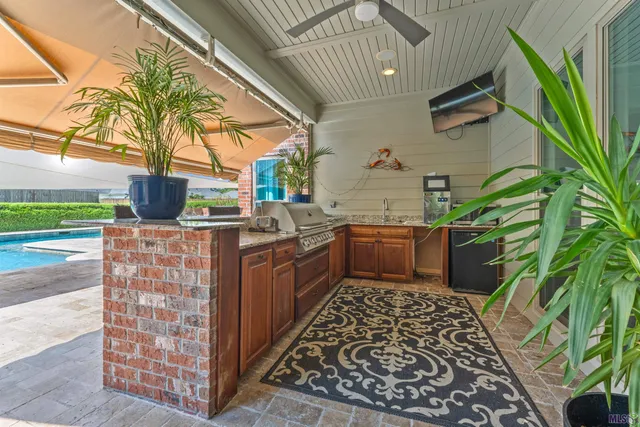 $649,700 | 6342 Riverbend Lakes Drive, Baton Rouge, LA 70820