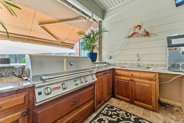 $649,700 | 6342 Riverbend Lakes Drive, Baton Rouge, LA 70820