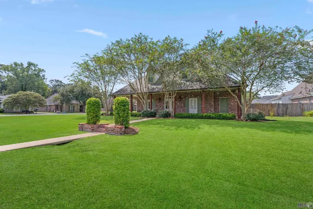 $649,700 | 6342 Riverbend Lakes Drive, Baton Rouge, LA 70820
