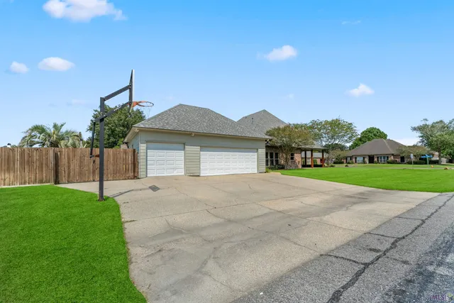 $649,700 | 6342 Riverbend Lakes Drive, Baton Rouge, LA 70820