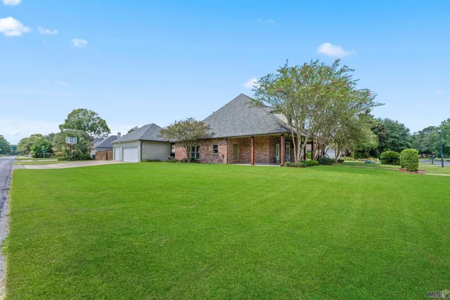 $649,700 | 6342 Riverbend Lakes Drive, Baton Rouge, LA 70820