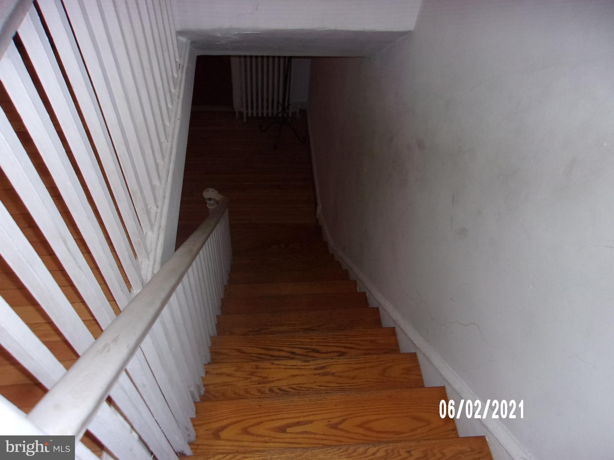 128 Laurel Road Sharon Hill, PA 19079 - Photo 5 of 10 Strairs