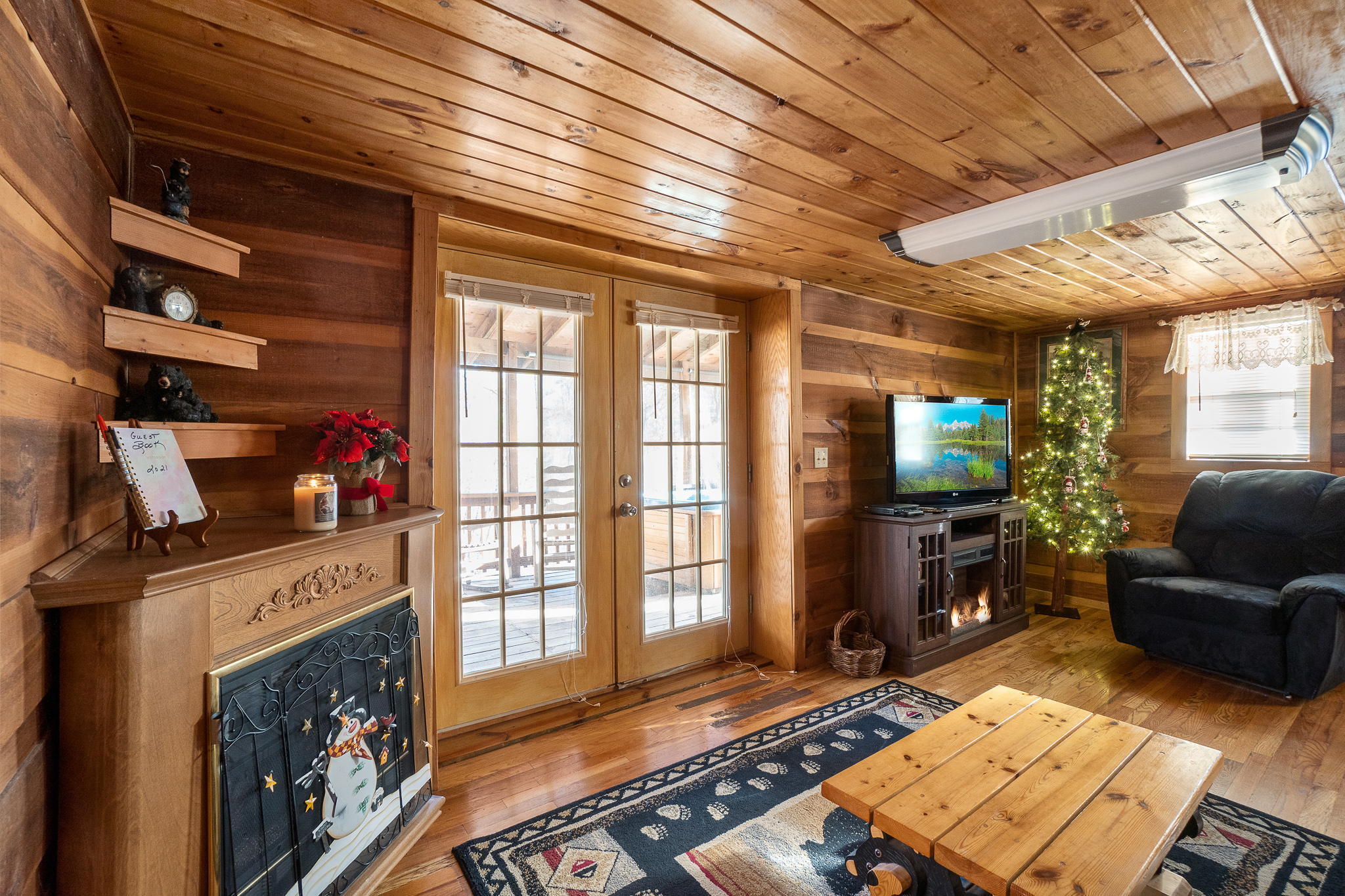 1612 South Mountain View Road Sevierville, TN 37876 - Photo 4 of 19 Living Room