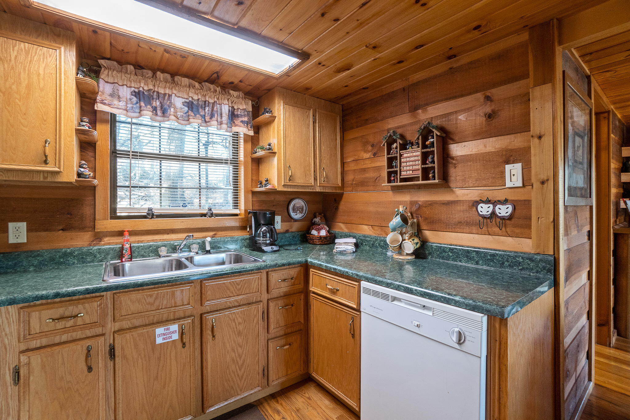 1612 South Mountain View Road Sevierville, TN 37876 - Photo 7 of 19 Kitchen