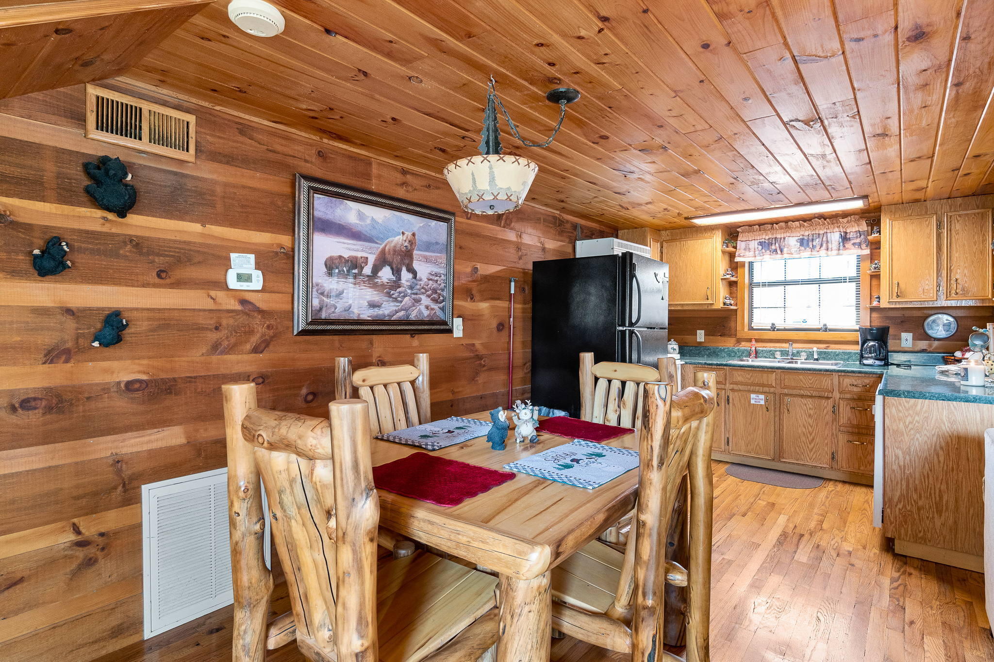 1612 South Mountain View Road Sevierville, TN 37876 - Photo 8 of 19 kitchen dining