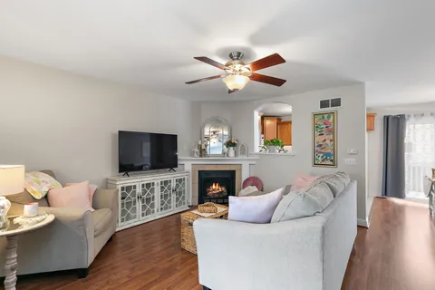$229,900 | 247 Judy Lane, Cortland, IL 60112